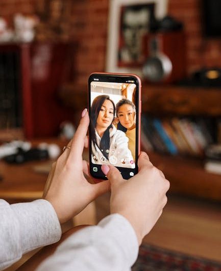 Why a Bio Link is Essential for USA Artists